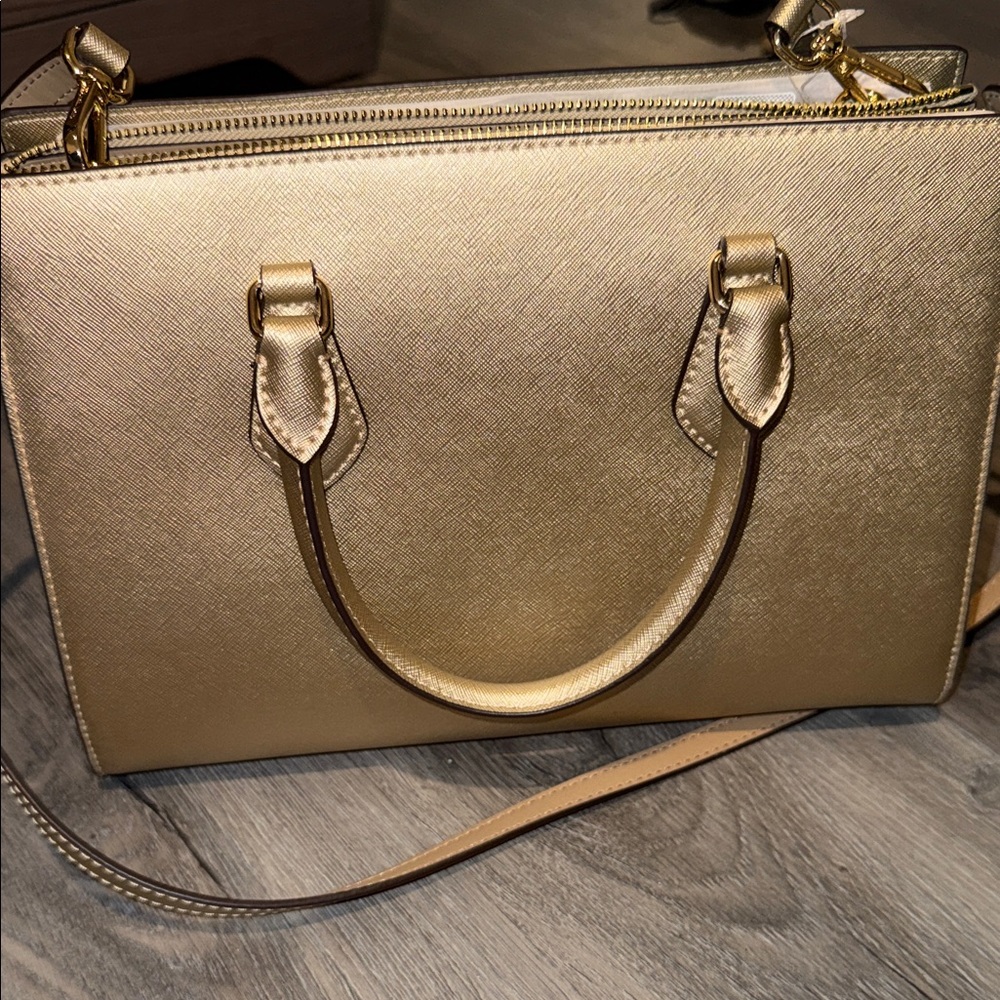 $10 Raffle Ticket NWT $398 Michael Michael Kors Sheila Pale Gold Medium Satchel - Picture 2 of 5
